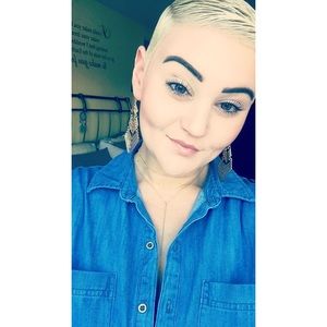 Meet your Posher, Chrissy