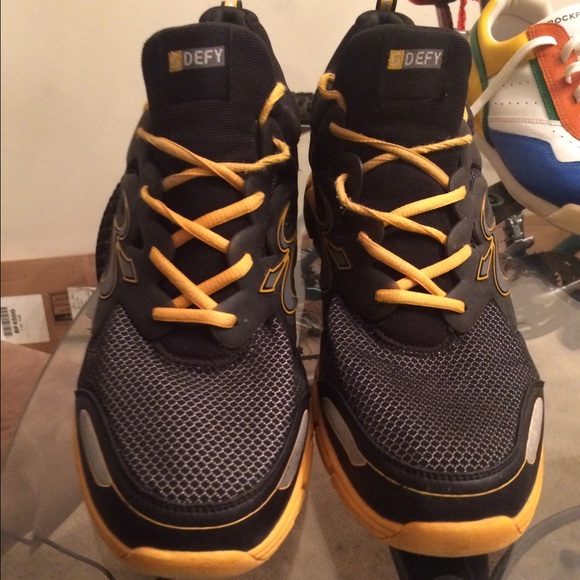 Defy shoe