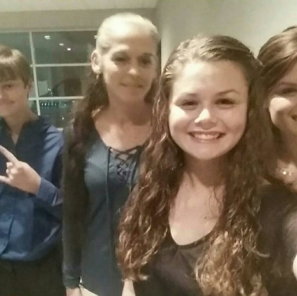 Meet your Posher, Christie - Picture 2 of 3