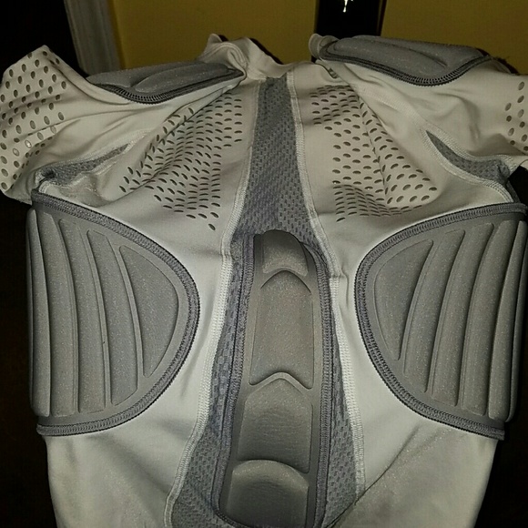 under armour shirt - Picture 2 of 2