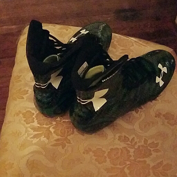 under armour cleats - Picture 2 of 3