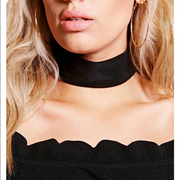 Plus wide button up Choker Last one