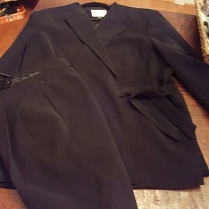 Le Suit womens business suit