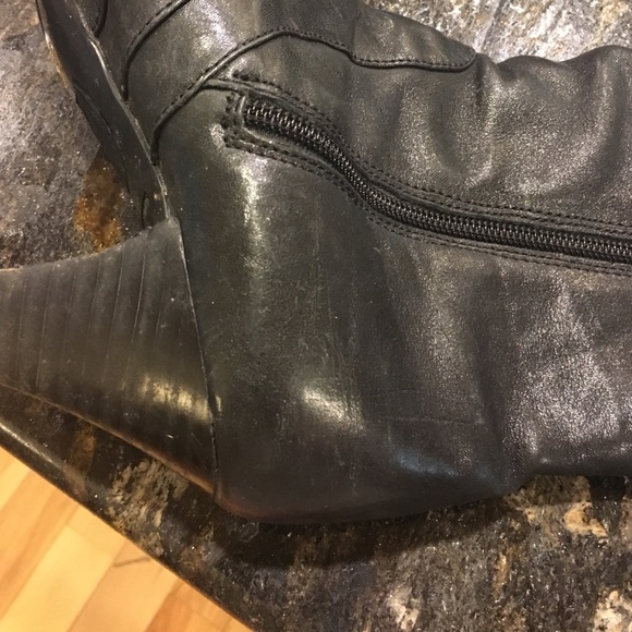 Extra pics of born boots not a 9 8/39. Size 8 - Picture 2 of 4