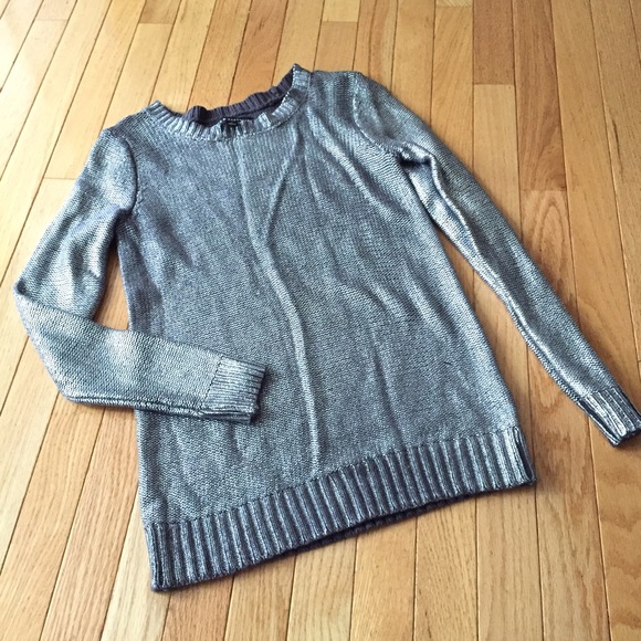 🚨gone Friday🚨Metallic silver sweater Sz M