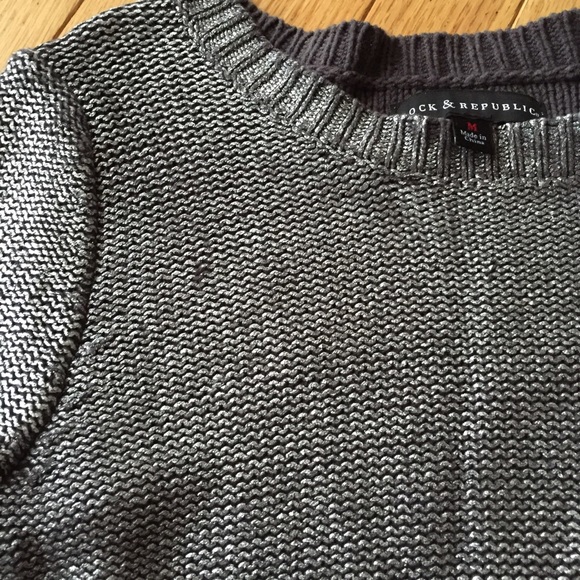 🚨gone Friday🚨Metallic silver sweater Sz M_2