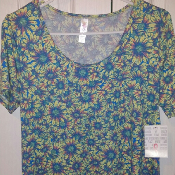 Small Classic T Lularoe - Picture 1 of 1