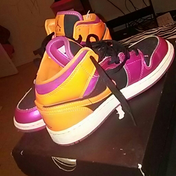 Jordan retro 1s
