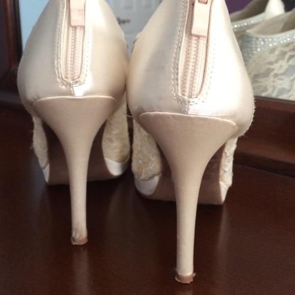 Size 9 lace and rhinestone booties - Picture 3 of 4