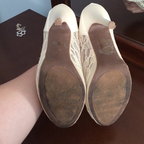 Size 9 lace and rhinestone booties - Picture 4 of 4