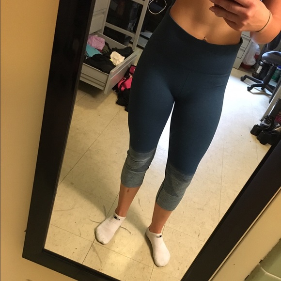 lululemon athletica Pants - Lulu lemon high rise flow crop