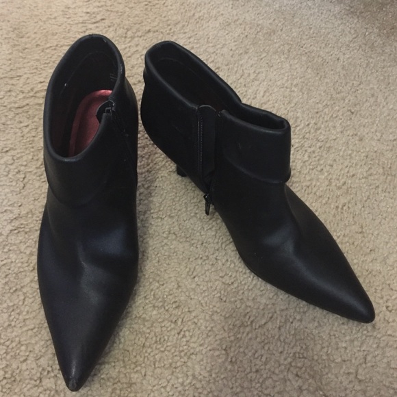 Apostrophe heeled booties