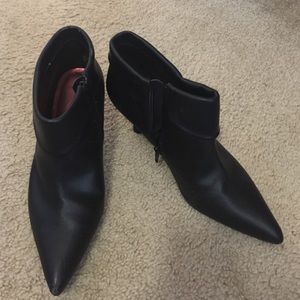 Apostrophe heeled booties