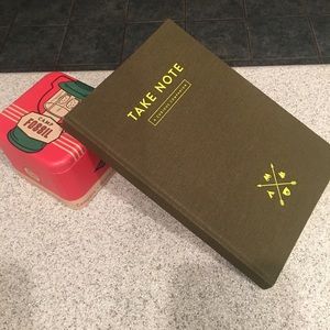 Fossil tin with brand new note pad