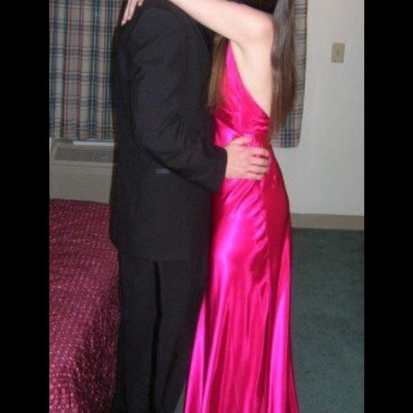 Pink long formal dress. Perfect for prom
