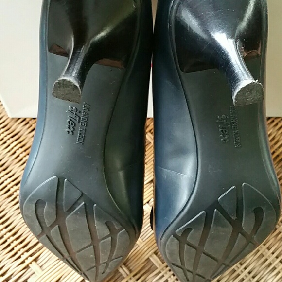 Anne Klein Malynsey Navy Blue Heels - Picture 4 of 4