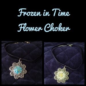 Frozen Flower Velvet Choker