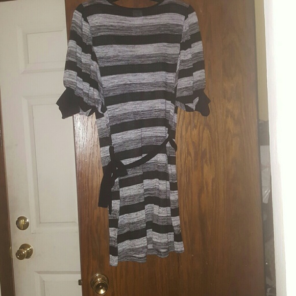 Sweater with belt - Picture 2 of 2