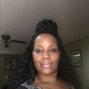 Meet your Posher, Carrie