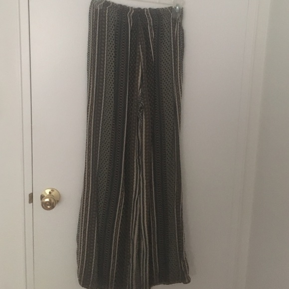 Brandy Melville Pants - Brandy Melville bell bottom stretch pants