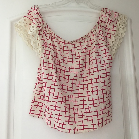 🎉JUST REDUCED 🎉Cream and red crop top
