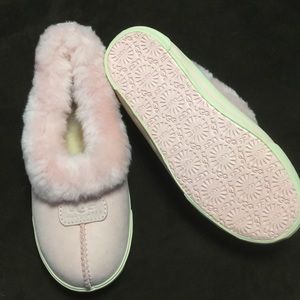 Ugg Ryland shoes/slippers size 4.