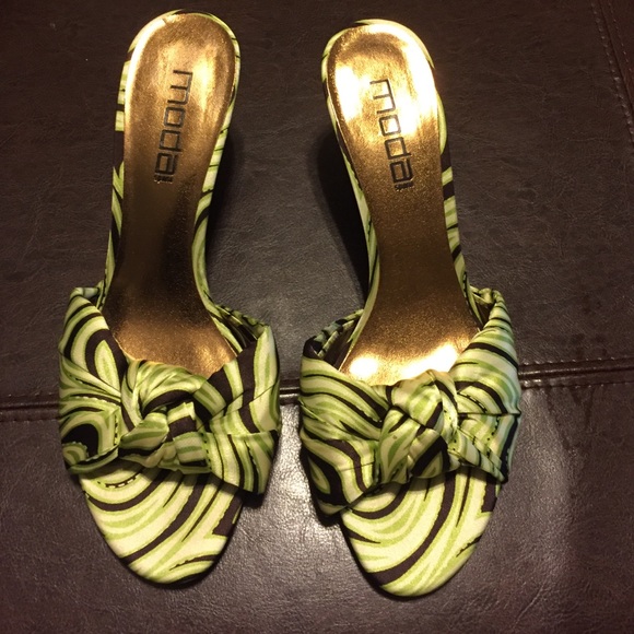 Size 10 Green/Brown Moda Heels. Never Worn!