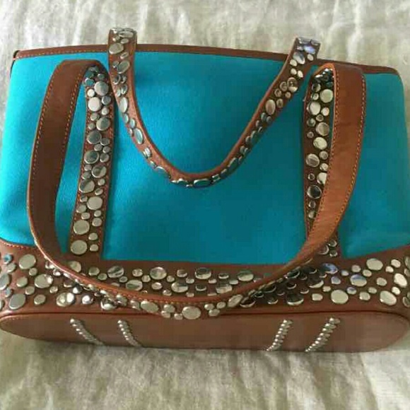 SOLD!!! BCBGMAXAZRIA bucket handbag. - Picture 3 of 4