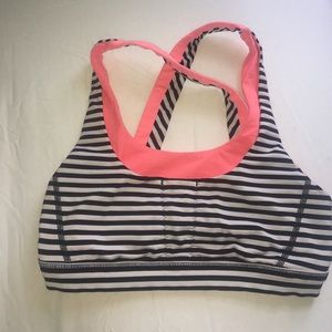 ❤️Lululemon sports bra size 6❤️