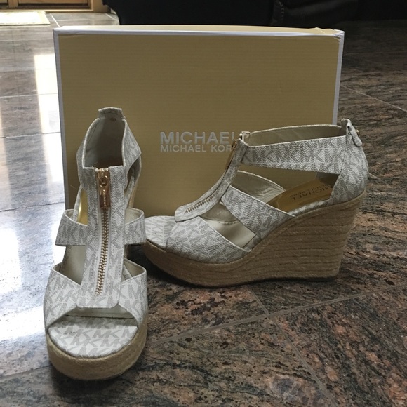 WHITE LOGO WEDGE