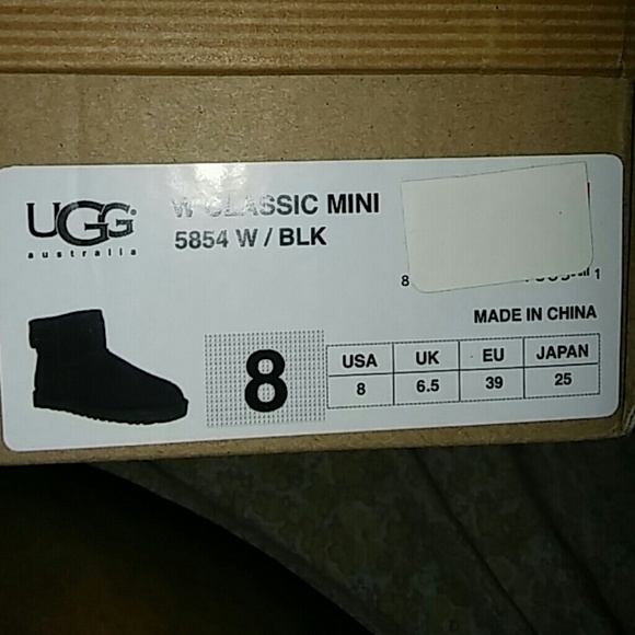 ❗NWT❗Classic Mini Ugg Booties