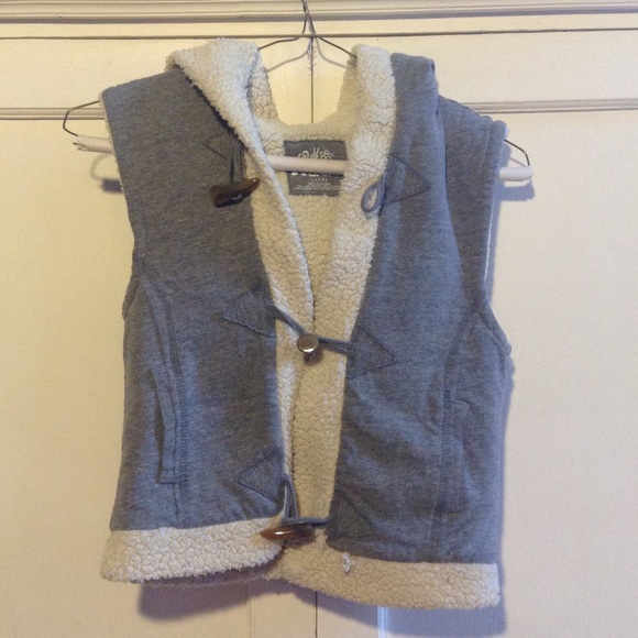 Kids furry vest by Mudd