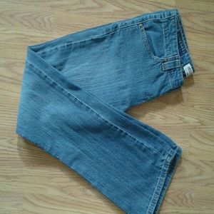 NOUVEAU LOW BOOT CUT LEVI'S 525