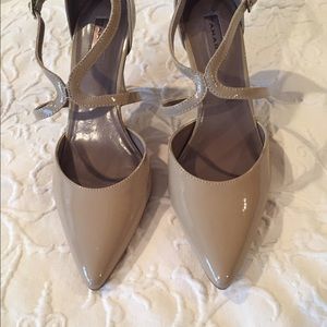 Tahari Anabelle Pump