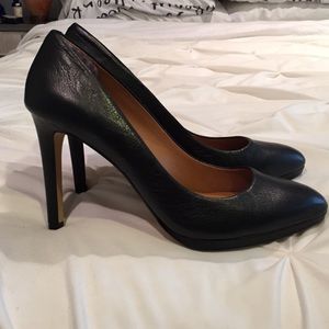 Black platform pump