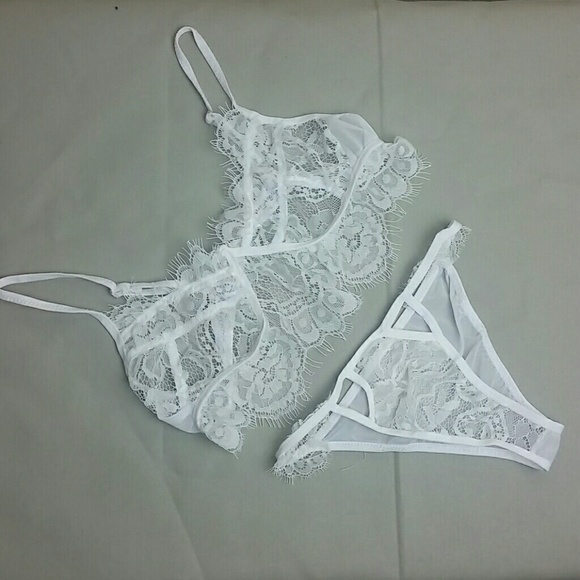 Nwt! Beautiful white lace lingerie mesh set