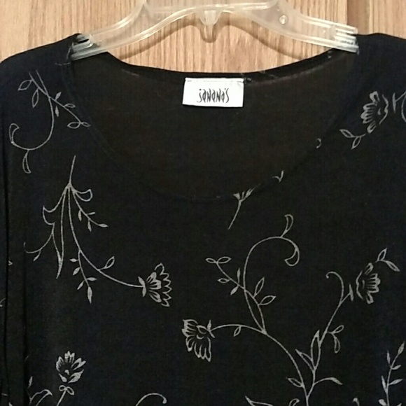 2 for $5 Delicate flower swirl top