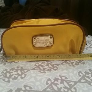 New with no tags---makeup bag