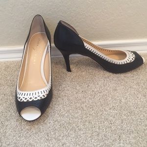Ivanka Trump black and white pumps