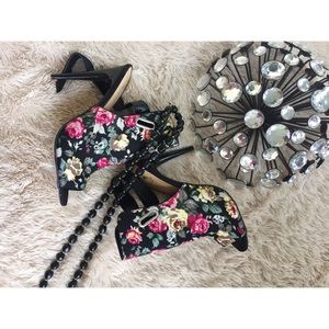 FLORAL HEELS