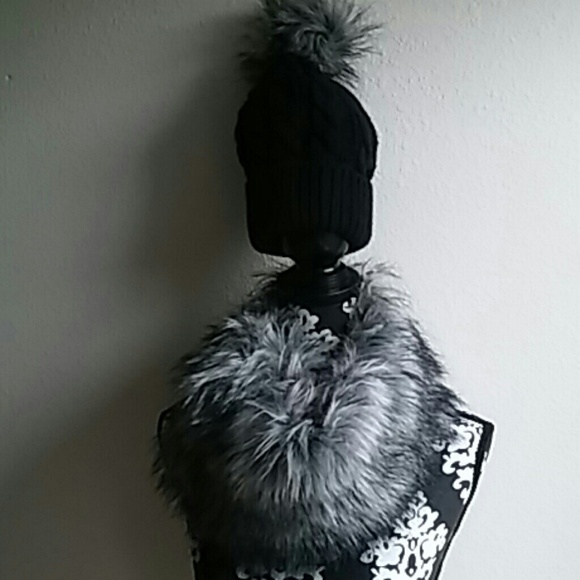 Madden Girl faux fur collar and hat