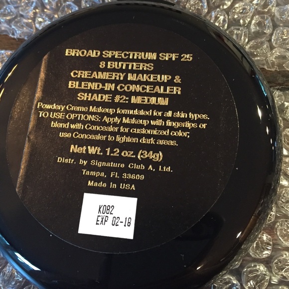 Signature Club A creamy makeup and concealer new