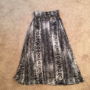 Printed maxi skirt. juniors large