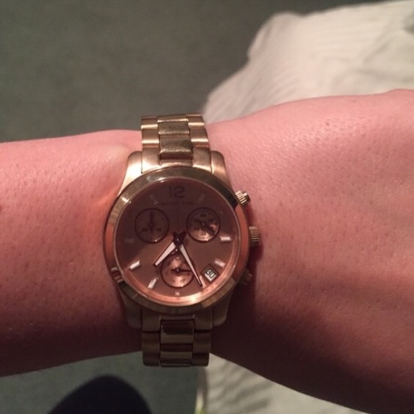 Michael Kors Rose Gold Watch - Picture 2 of 3