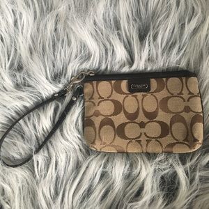 ⚜️Authentic⚜️Coach wristlet