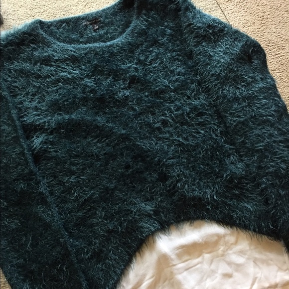 New! Soft~Sz S~Sweater - Picture 2 of 4