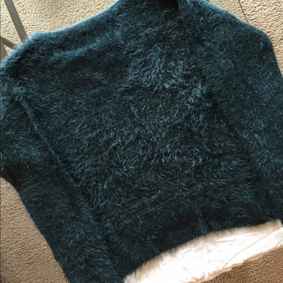 New! Soft~Sz S~Sweater - Picture 3 of 4