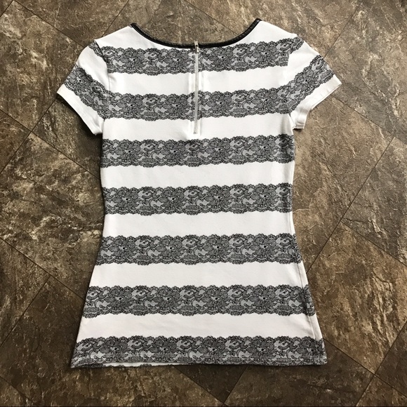 Express Lace Print tee - Picture 2 of 3