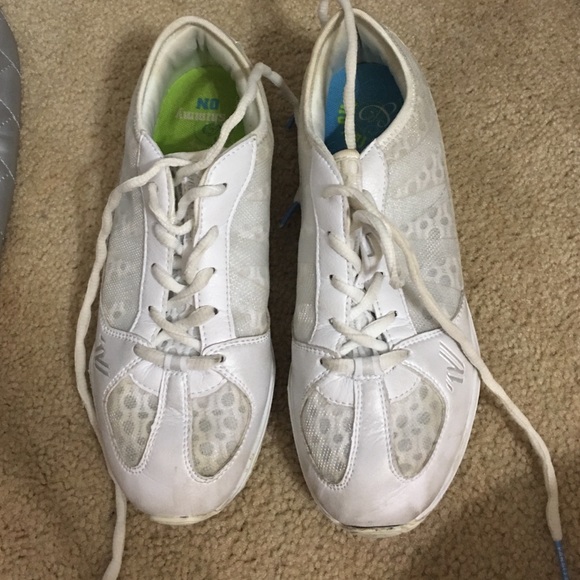 Cheer shoes
