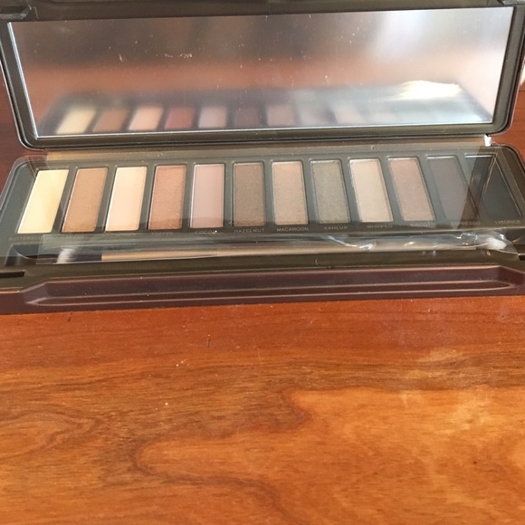 Nude Collections pure cosmetics pallet.